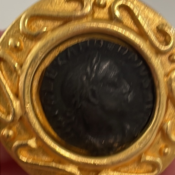 Linda Levinson Clip On Earrings - Picture 2 of 5